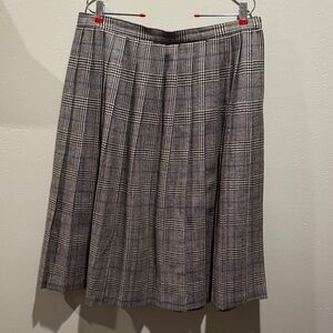 Vintage Jones New York Classic Gray Black Houndstooth Pleated Wool Skirt